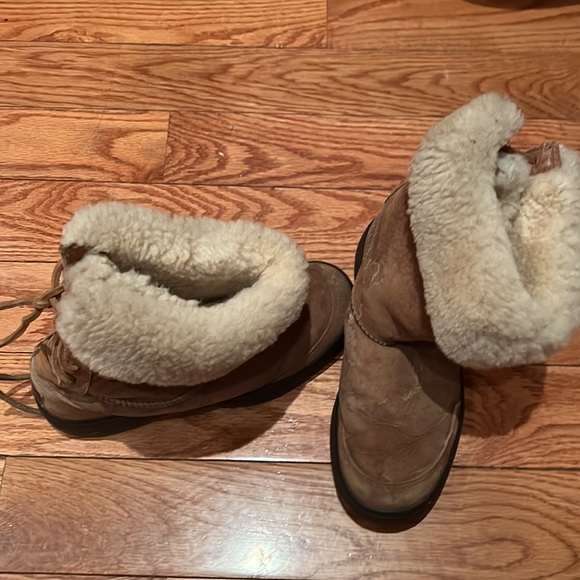 Tan ugg boots with tie back - Picture 2 of 5